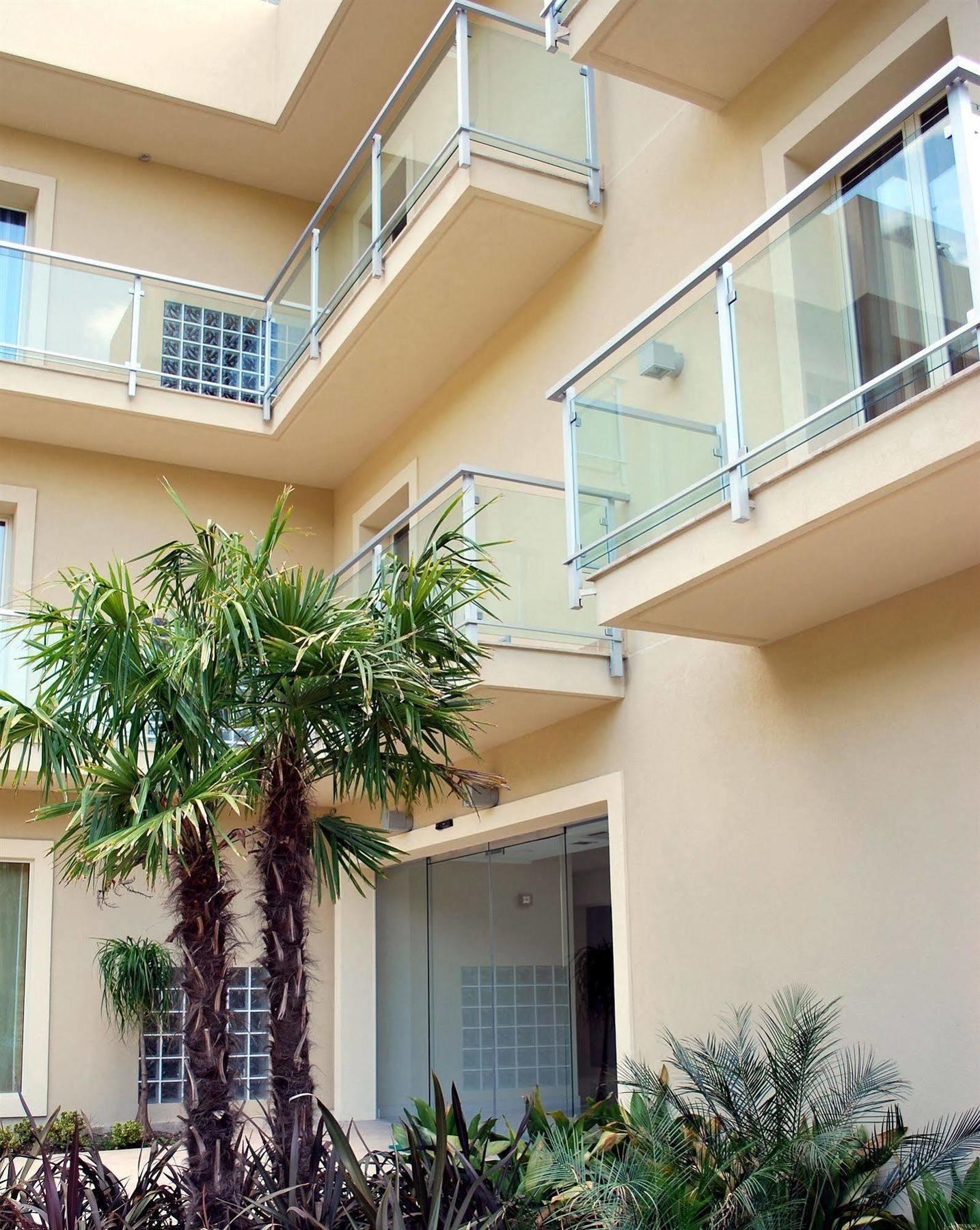 Sant'alphio Palace 4*